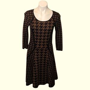 Gibby Skye Women’s Brown and Black Houndstooth Sweater Fit Flare Dress Size M